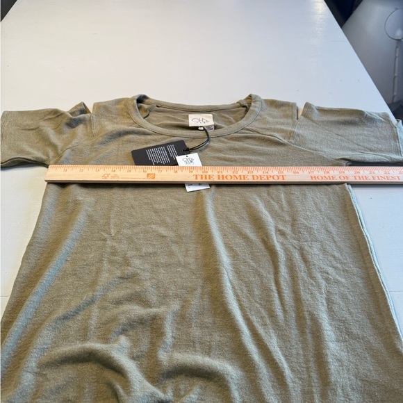 Chaser Open Shoulder Top Green Size Large - Picture 6 of 9